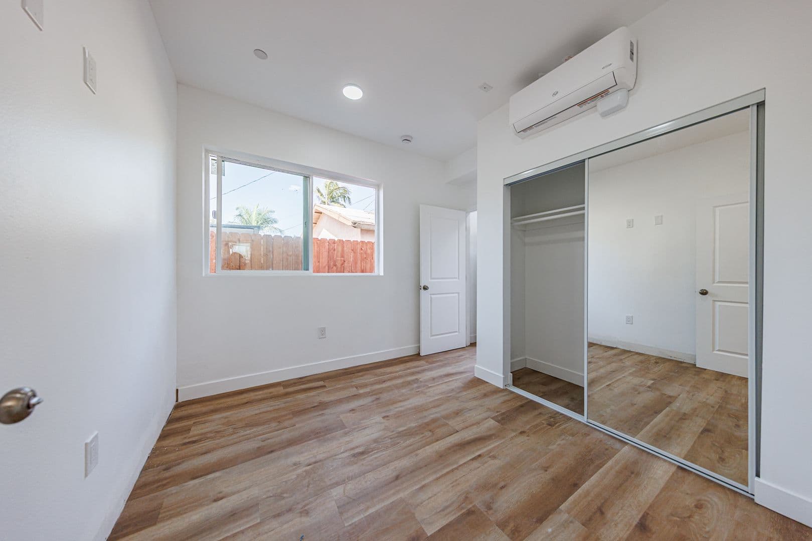 Los Angeles Townhome: 5327 Geer St