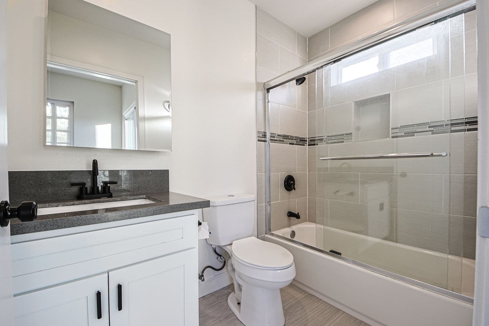 Los Angeles Apartment: 620 N Serrano Ave