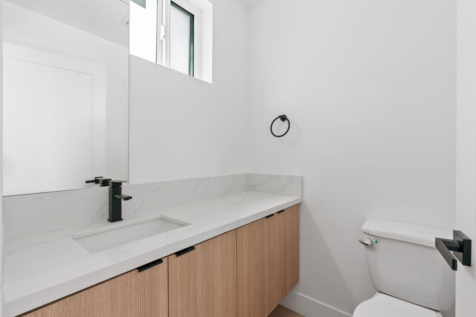 Los Angeles Townhome: 2637 S Garth Ave