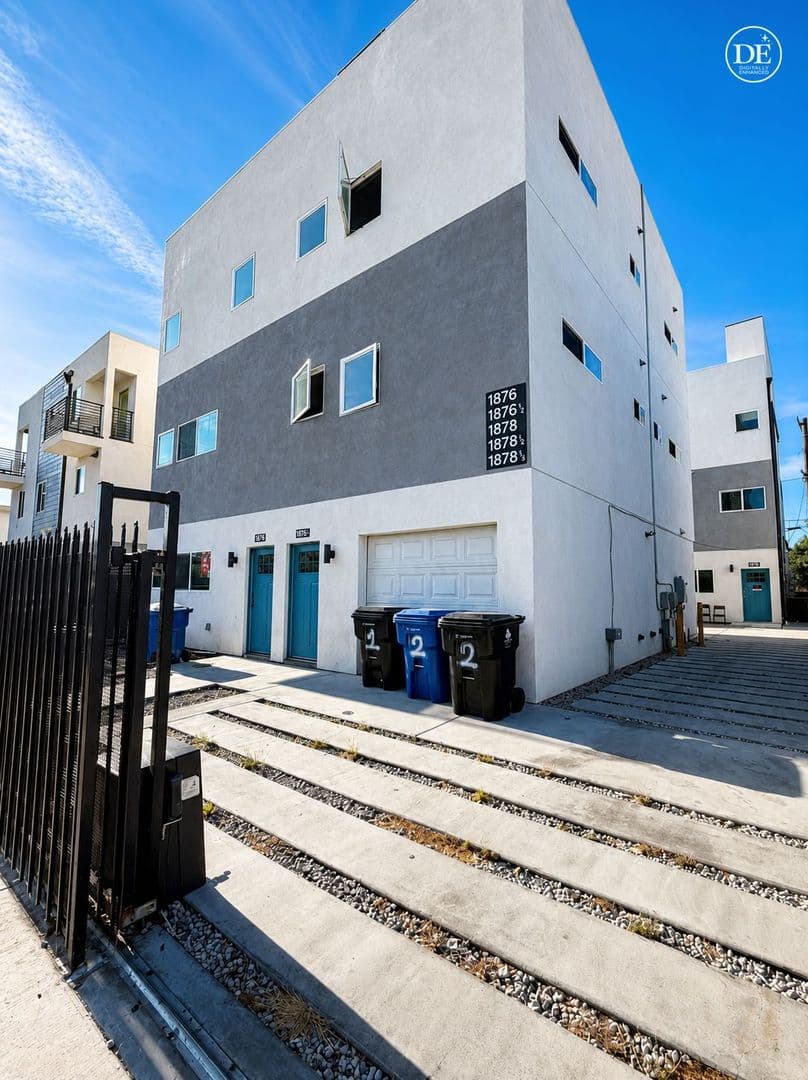 Los Angeles Apartment: 1876 W 20th St