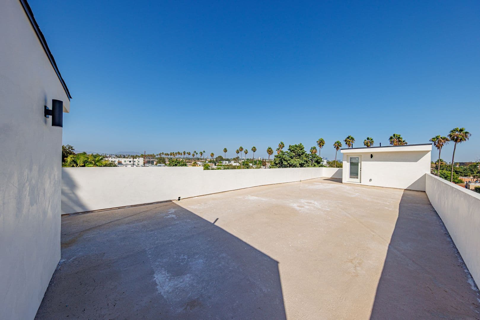 Los Angeles Apartment: 3442 West Blvd