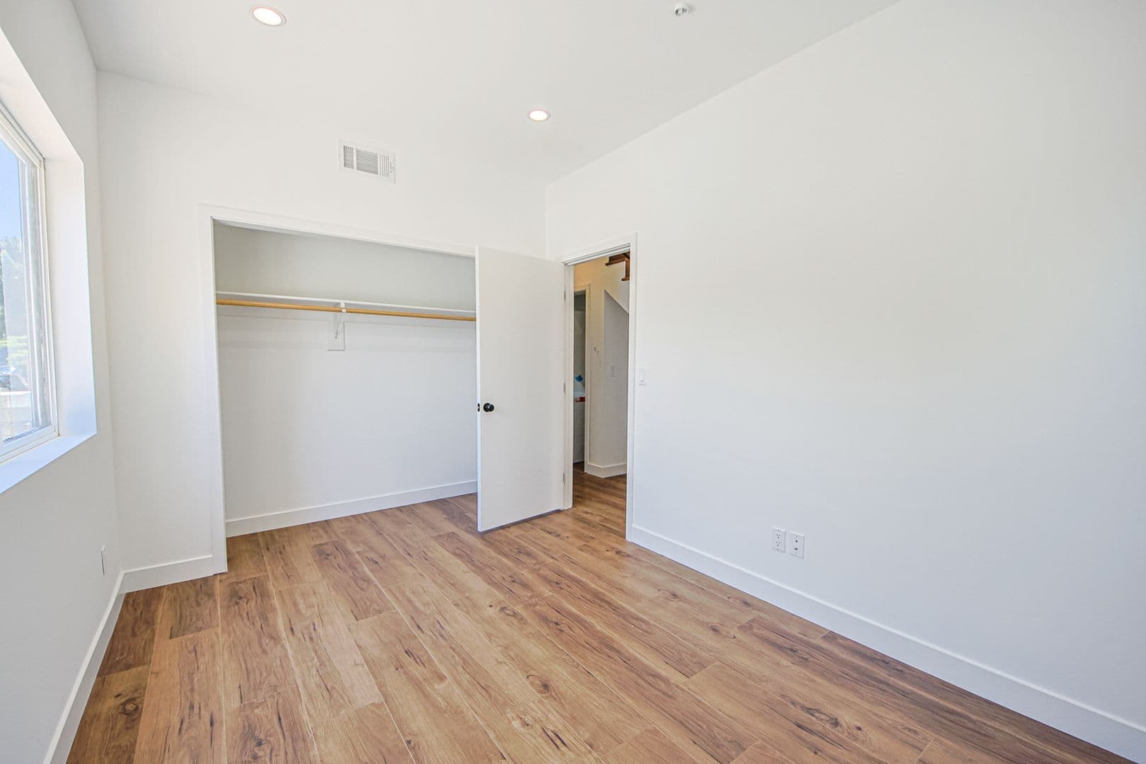 North Hollywood Apartment: 6455 Troost Ave