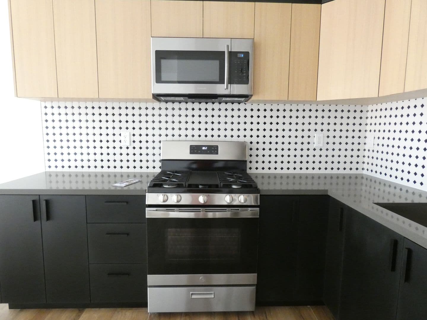 North Hollywood Apartment: 6034 Craner Ave