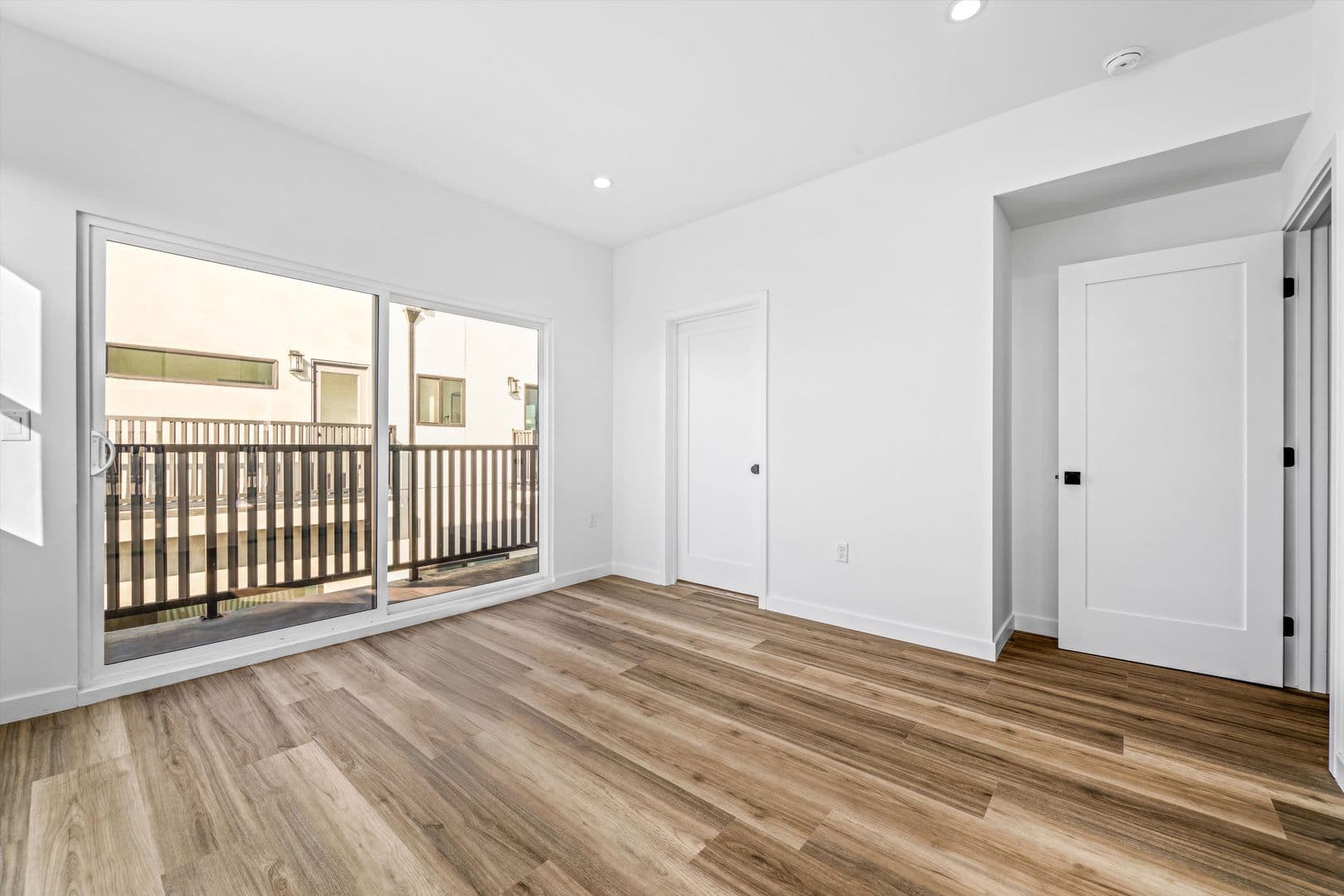 Los Angeles Apartment: 4654 Lomita St