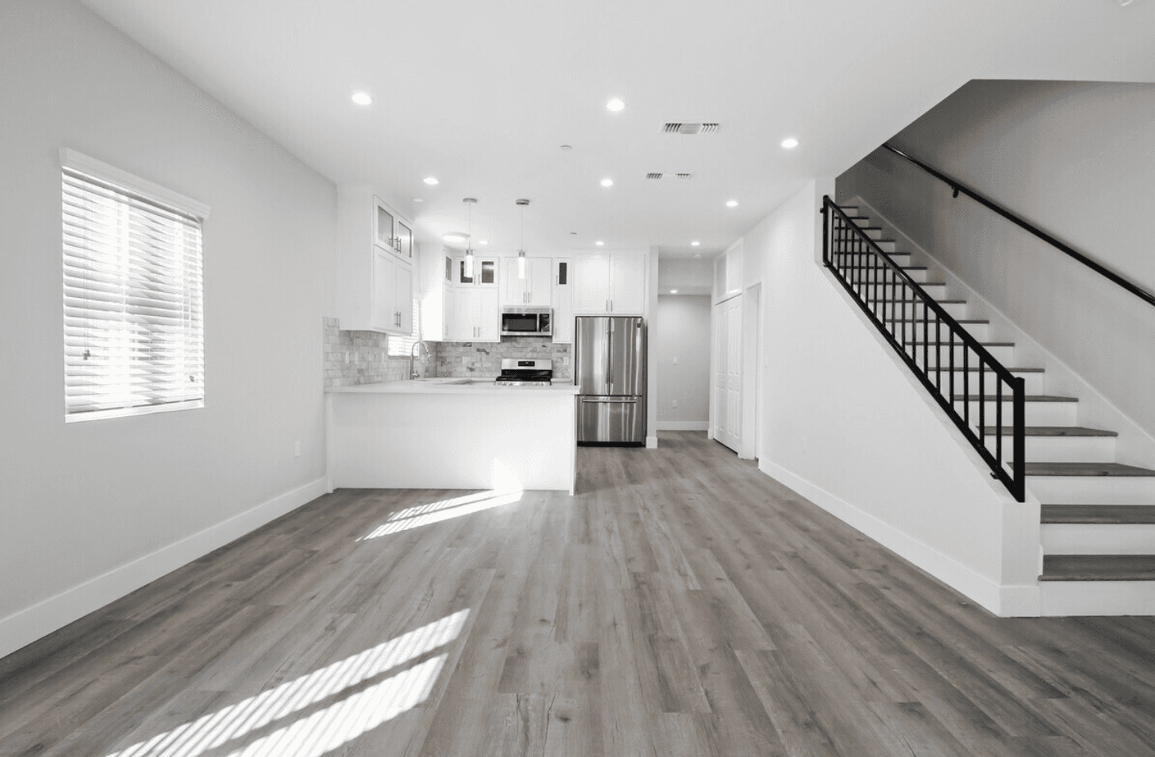 North Hollywood Apartment: 6841 Radford Ave
