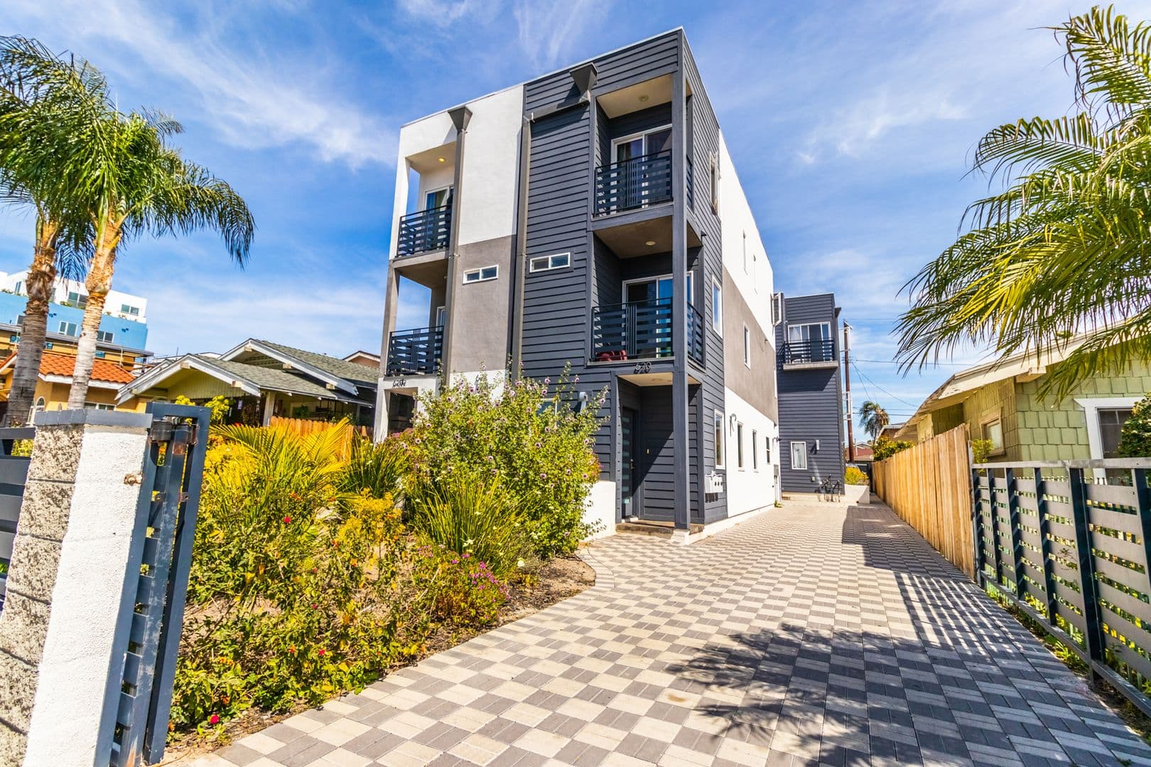 Los Angeles Apartment: 620 N Serrano Ave