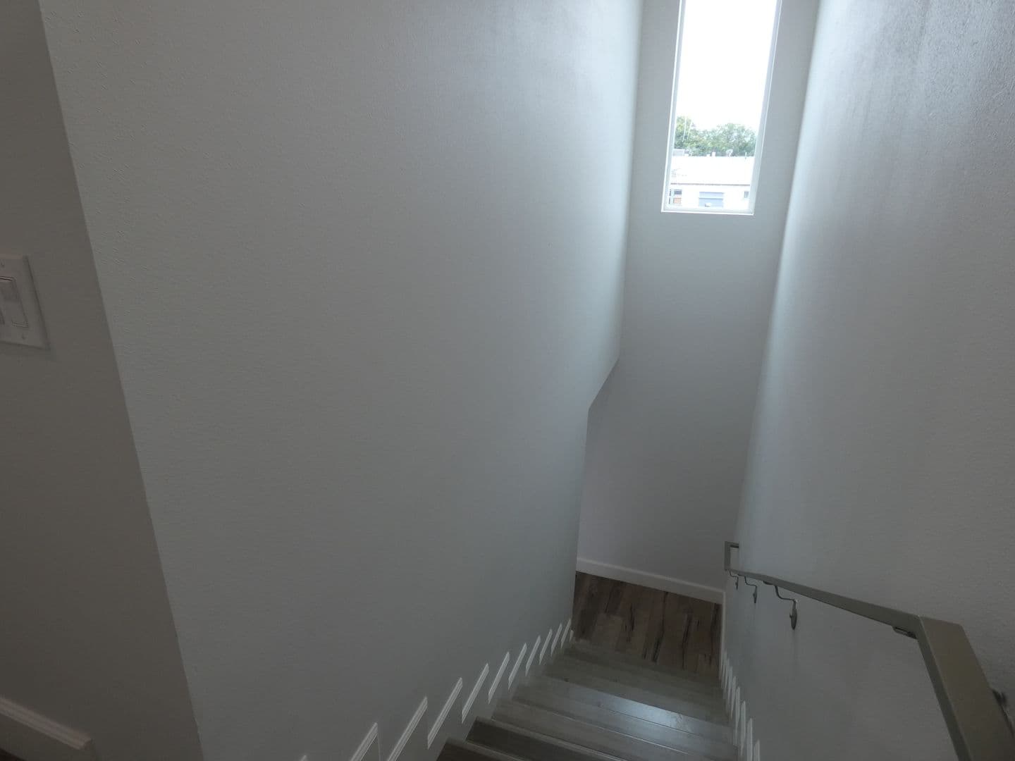 Los Angeles Apartment: 1628 S La Brea Ave