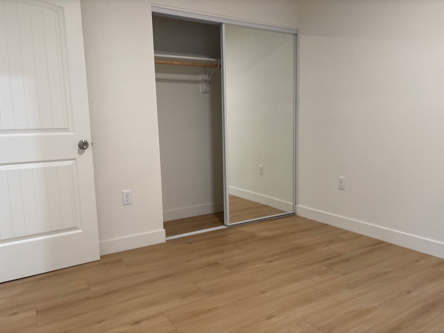 Sun Valley House: 11246 Lull Street