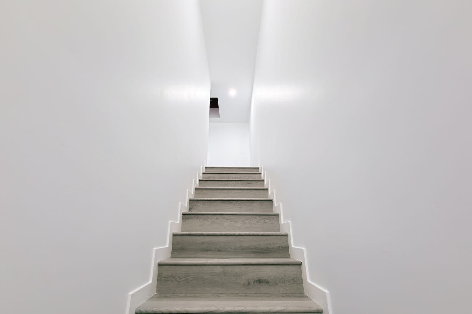 Los Angeles Apartment: 442 E 118th St