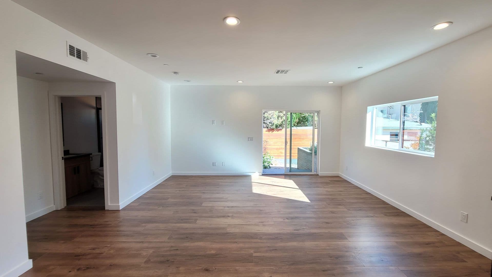 North Hollywood Apartment: 6034 Craner Ave