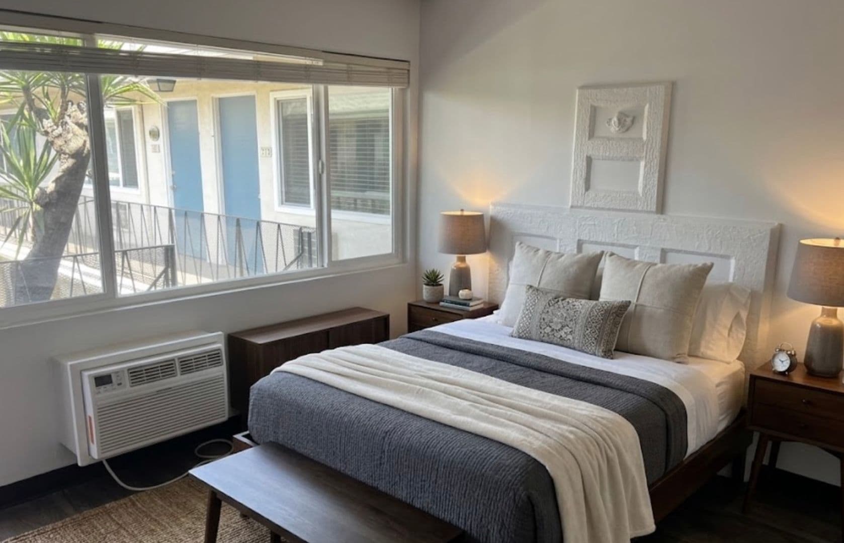 Burbank Apartment: 2615 W Olive Ave