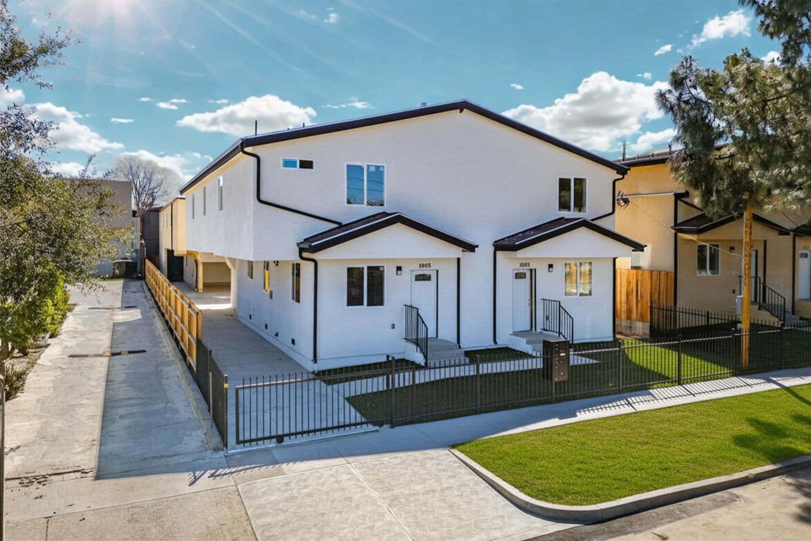 Los Angeles Townhome: 1652 Murchison St