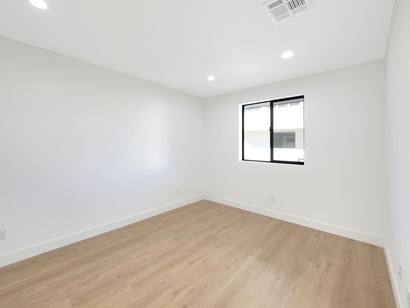 Los Angeles Apartment: 1856 S. Redondo Blvd