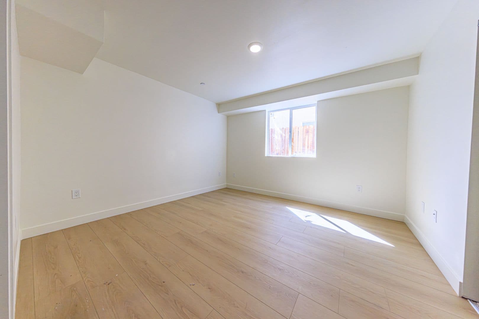 Los Angeles Townhome: 1652 Murchison St