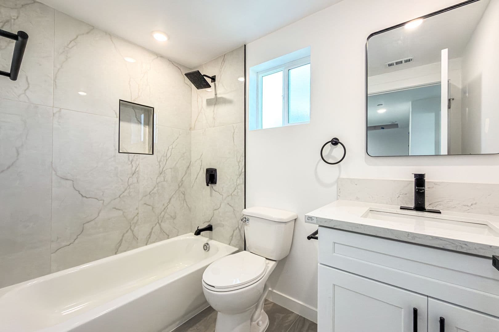 Los Angeles Apartment: 442 E 118th St