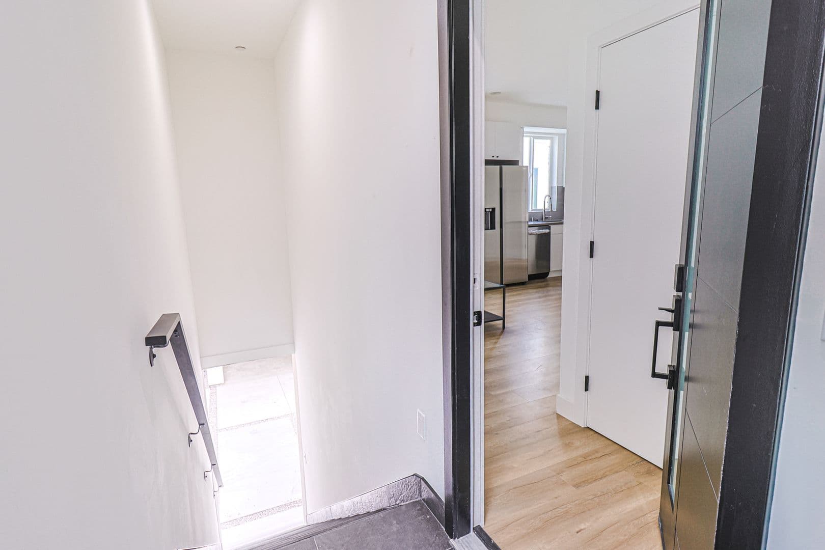 Los Angeles Apartment: 161 S Hoover St