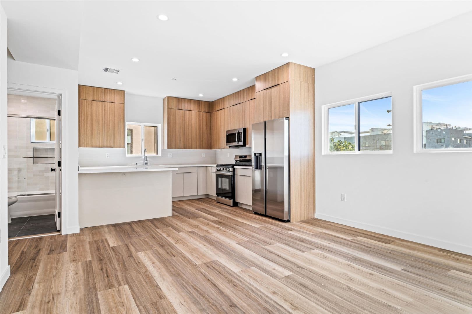 Los Angeles Apartment: 4654 Lomita St