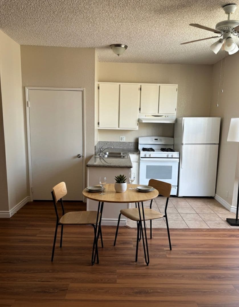Tujunga Apartment: 10256 McClemont Ave