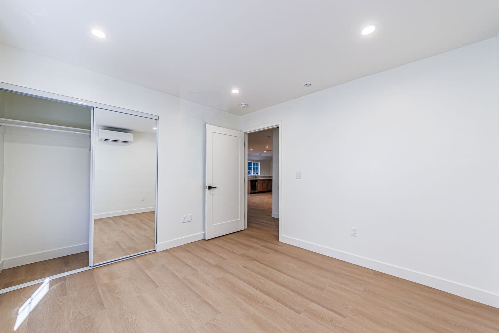 Los Angeles Apartment: 4220 W Adams Blvd