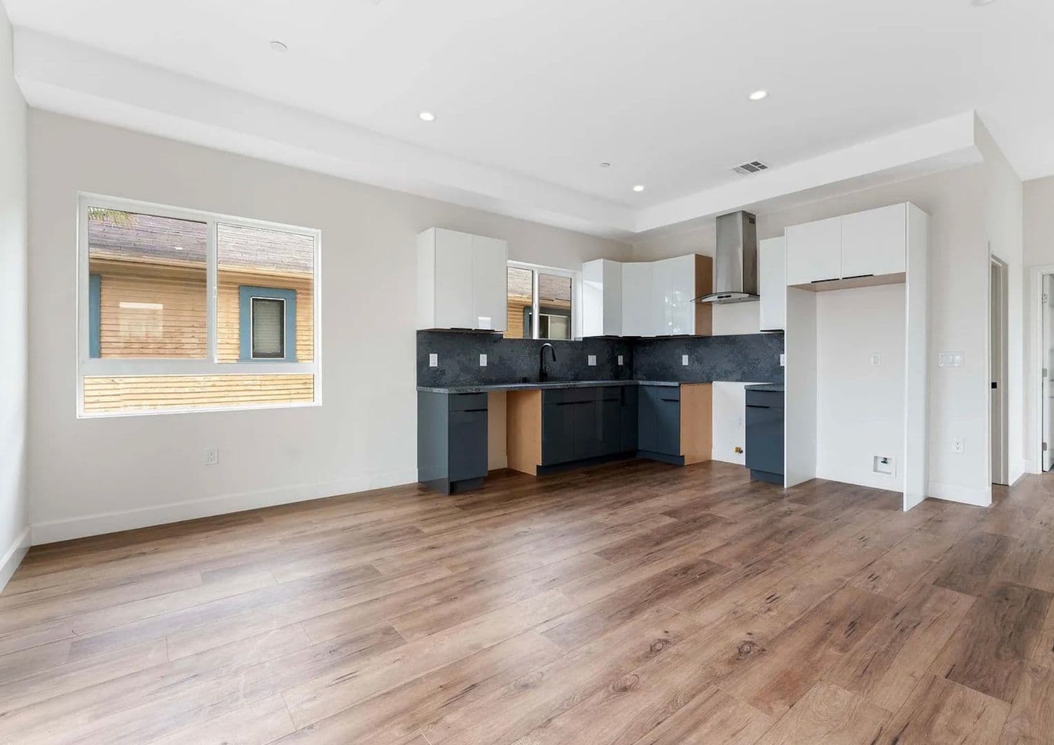 Los Angeles Townhome: 4559 W 18th St