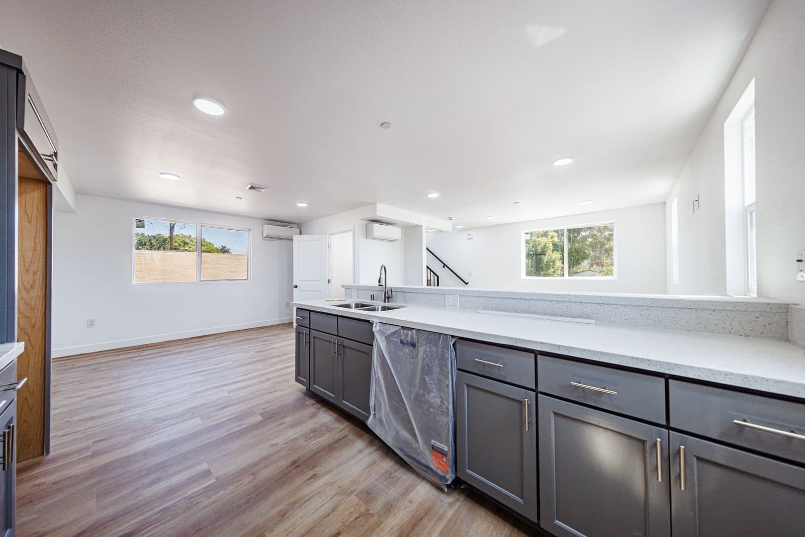 Los Angeles Townhome: 5327 Geer St