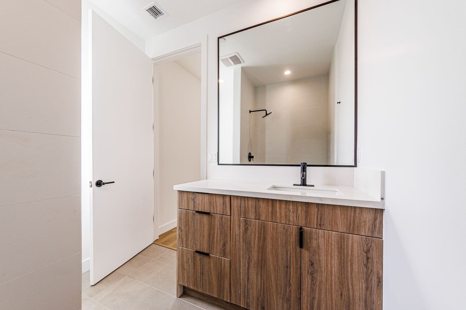Los Angeles Apartment: 4514 Lomita St