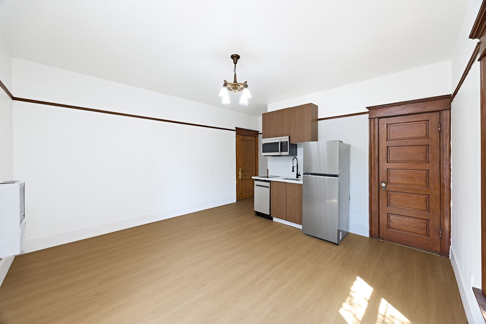 Los Angeles Apartment: 2703 Raymond Ave