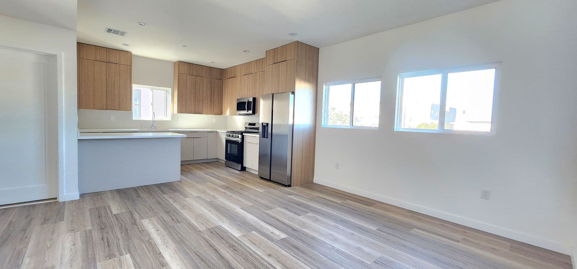 Los Angeles Apartment: 4654 Lomita St
