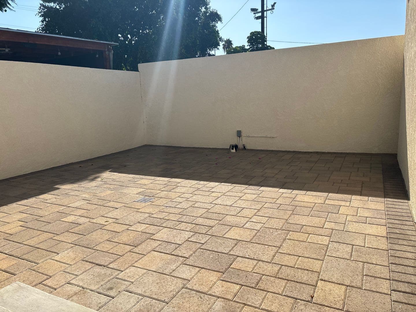 Sun Valley House: 11246 Lull Street
