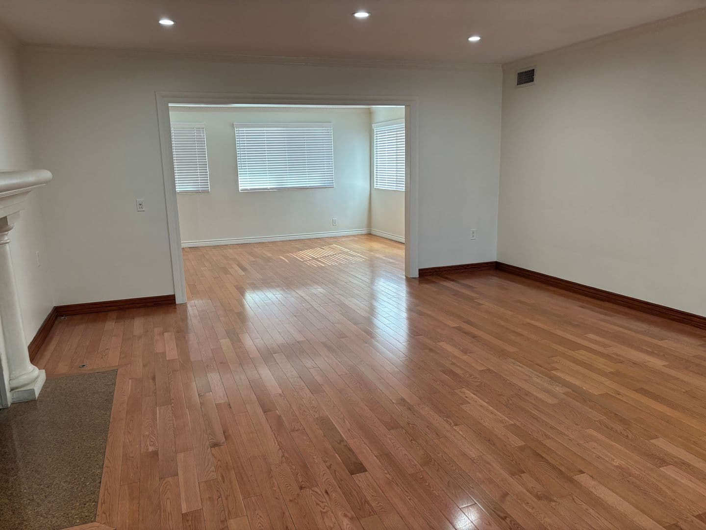 Sun Valley House: 11248 Lull Street