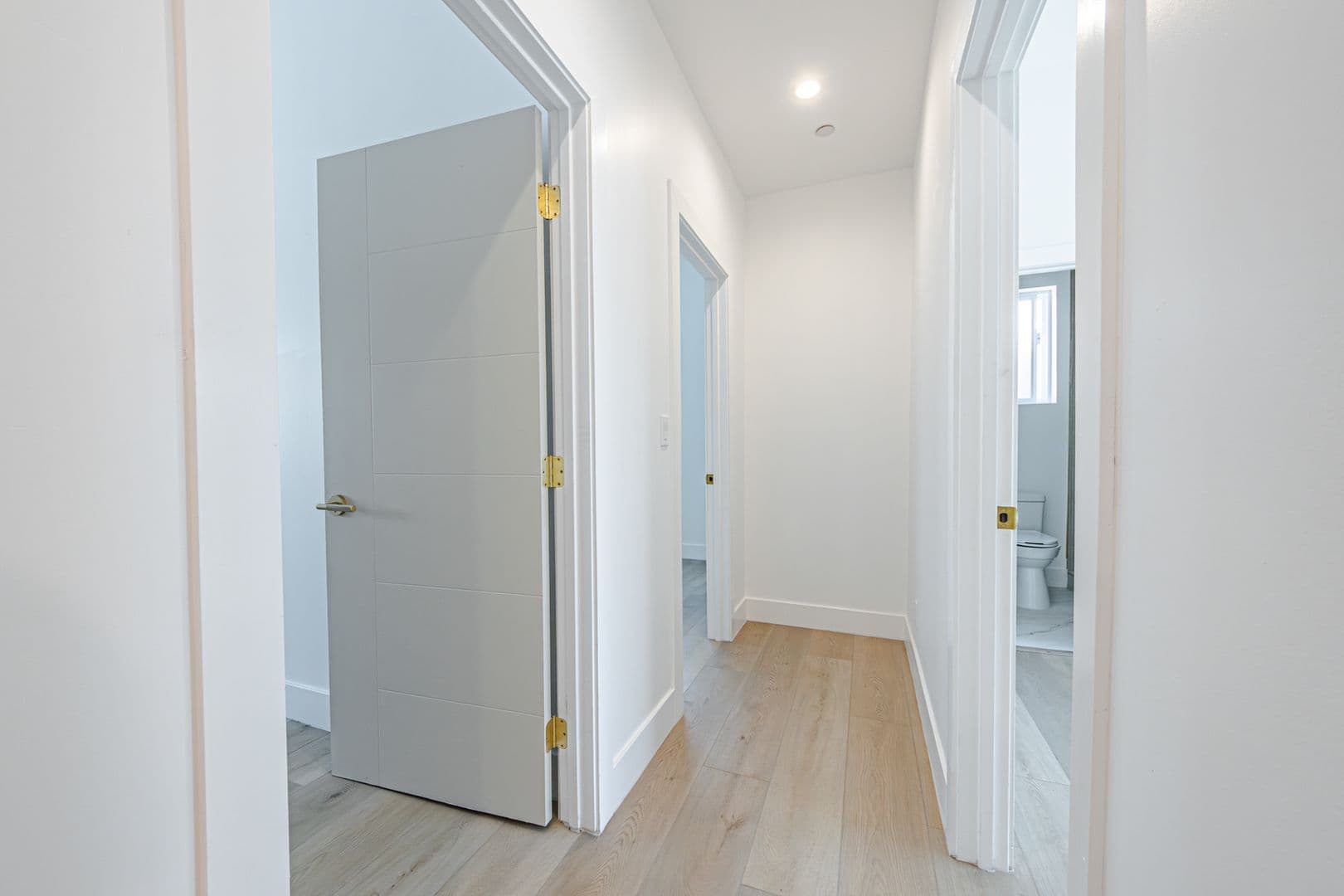 Los Angeles Apartment: 240 N Dillon St