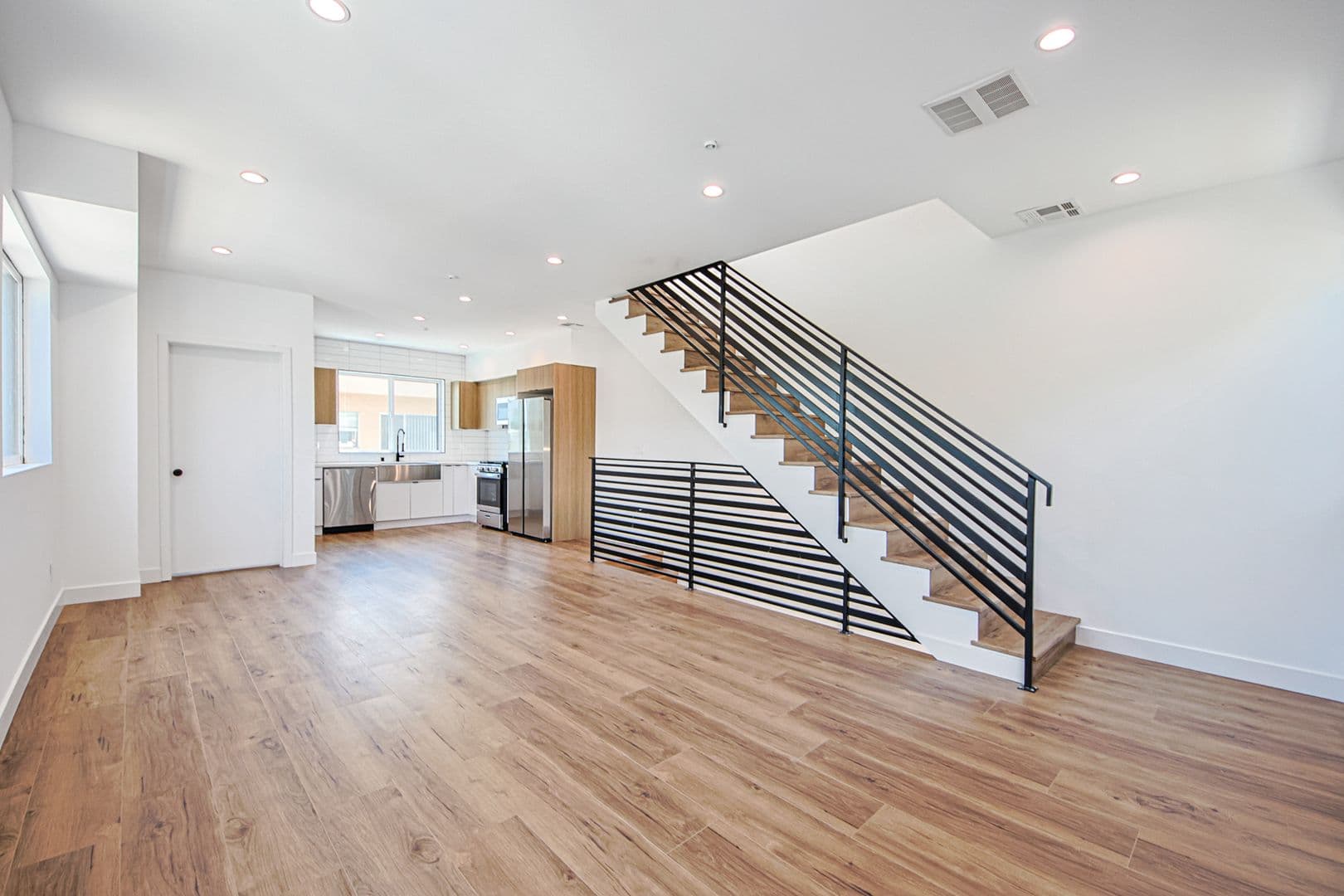 North Hollywood Apartment: 6455 Troost Ave