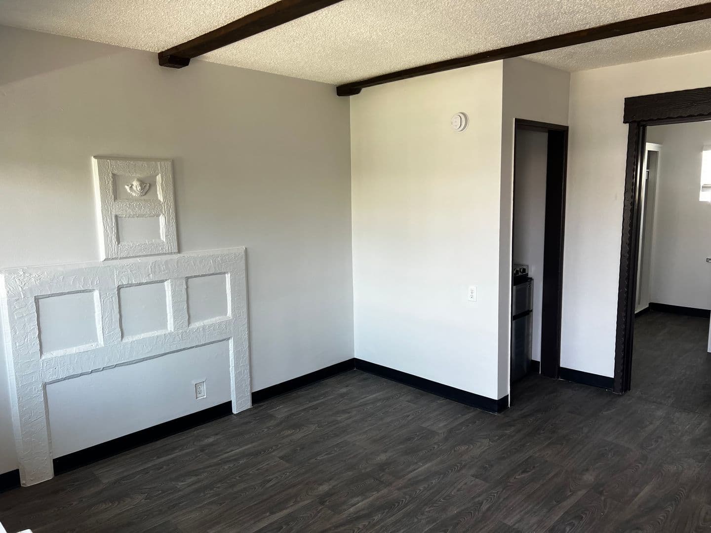 Burbank Apartment: 2615 W Olive Ave