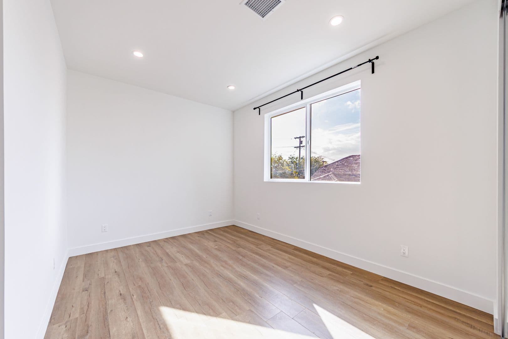 Los Angeles Apartment: 4514 Lomita St