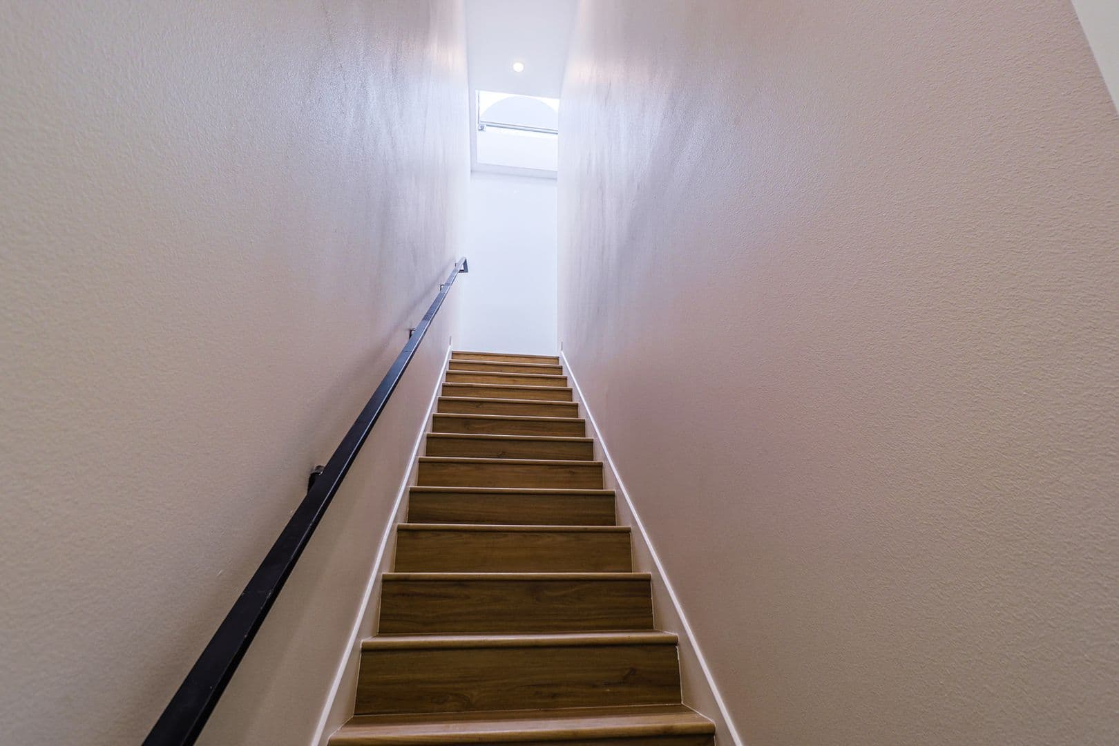 Los Angeles Apartment: 5517 Glennie Ln