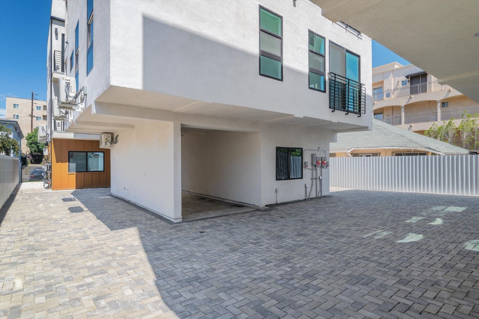 Los Angeles Apartment: 926 S Harvard Blvd