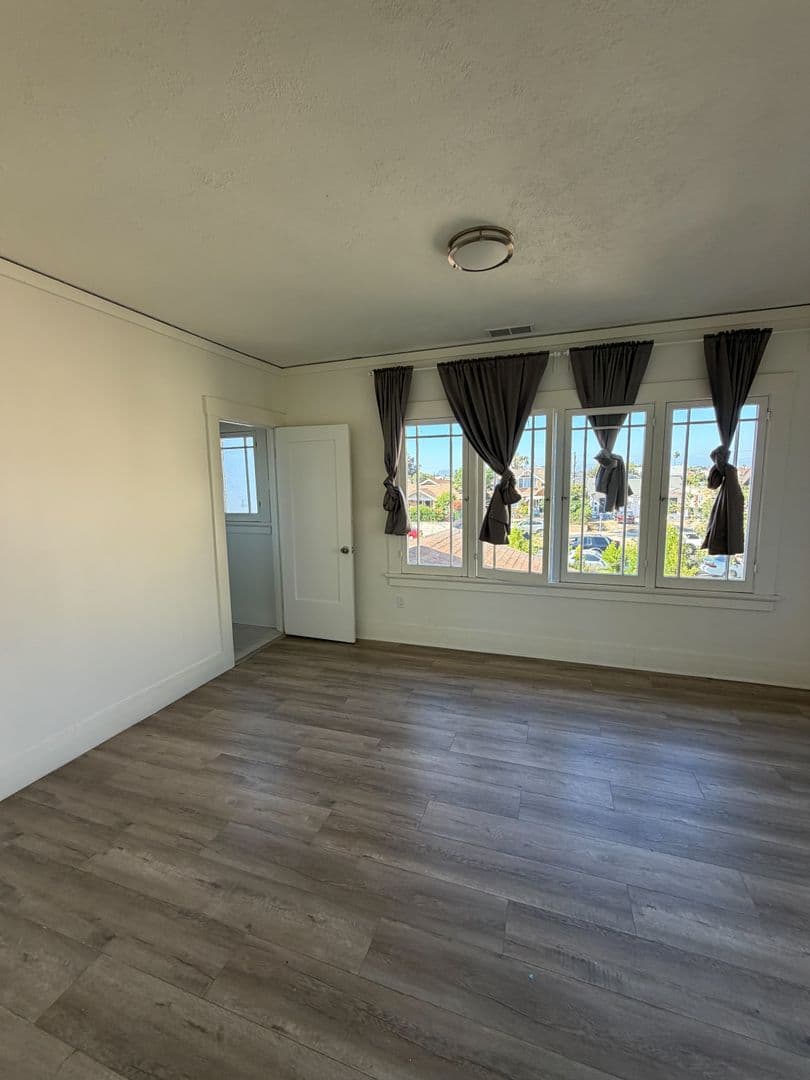 Los Angeles Apartment: 1112 Browning Blvd