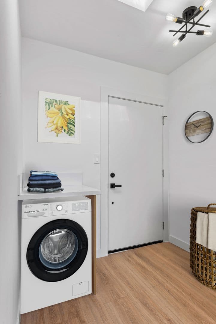 Los Angeles Apartment: 12121 Washington Pl