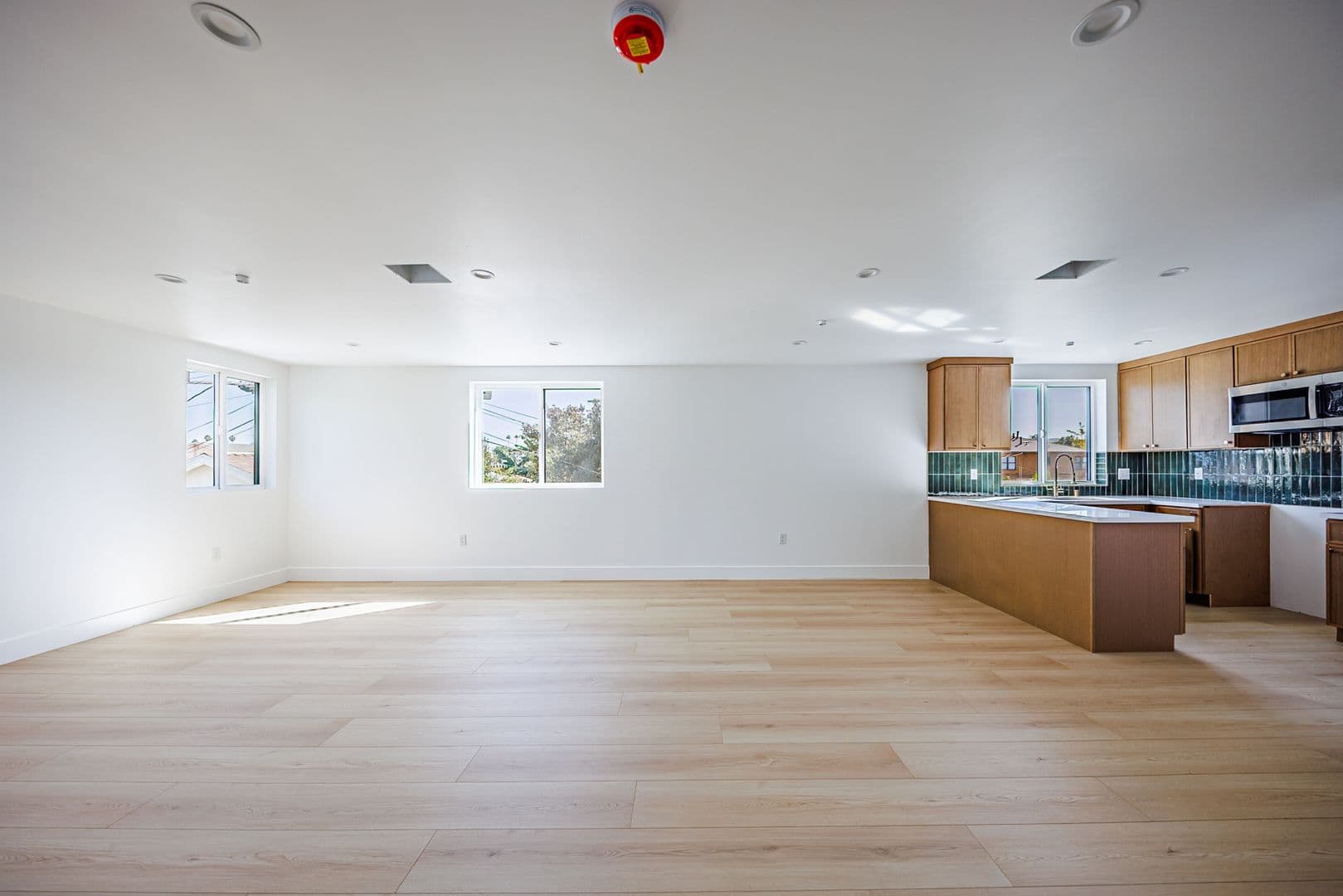 Los Angeles Apartment: 3442 West Blvd