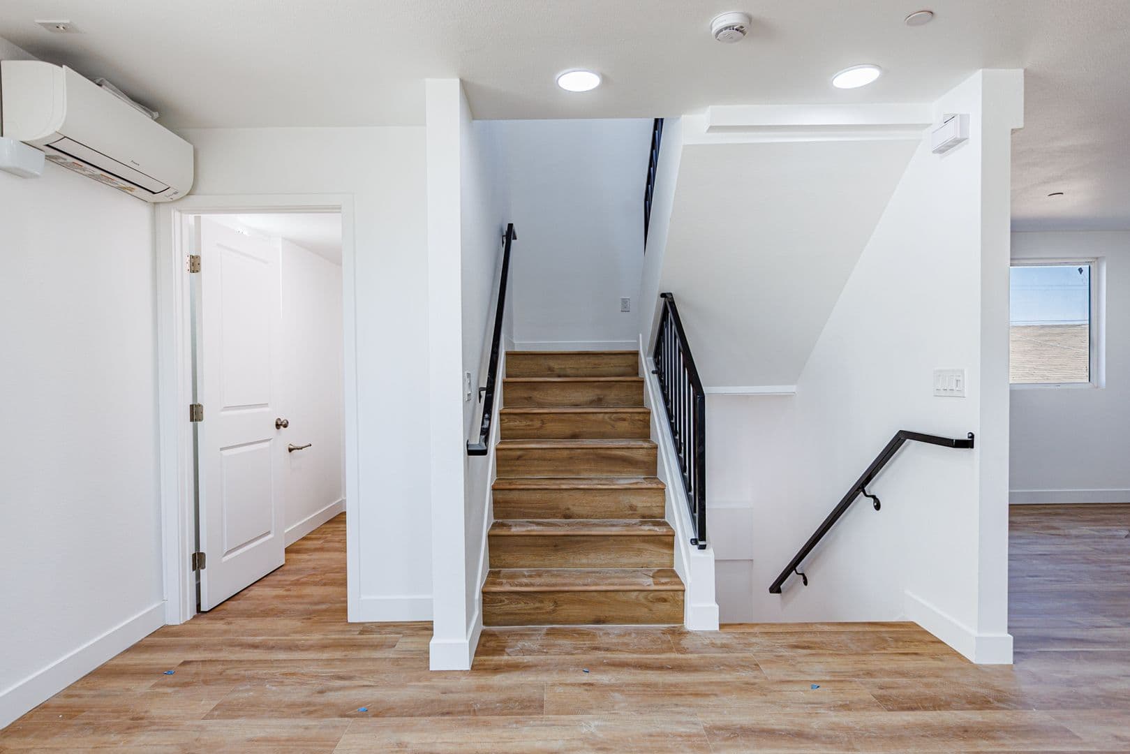 Los Angeles Townhome: 5327 Geer St