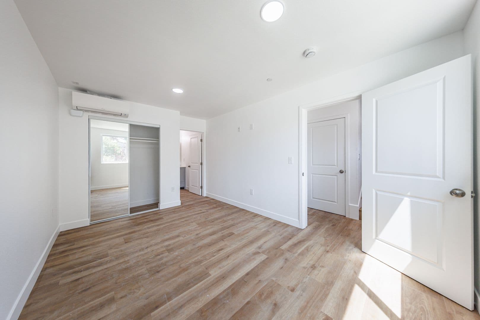 Los Angeles Townhome: 5327 Geer St