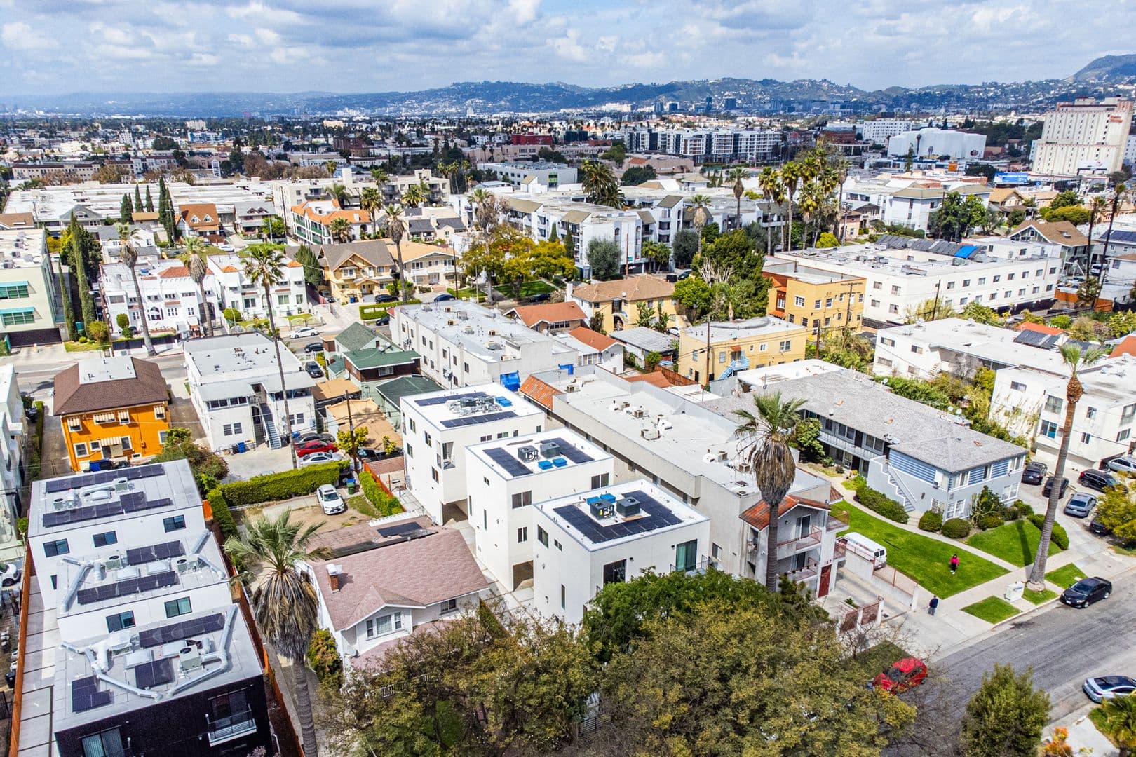 Los Angeles Apartment: 161 S Hoover St