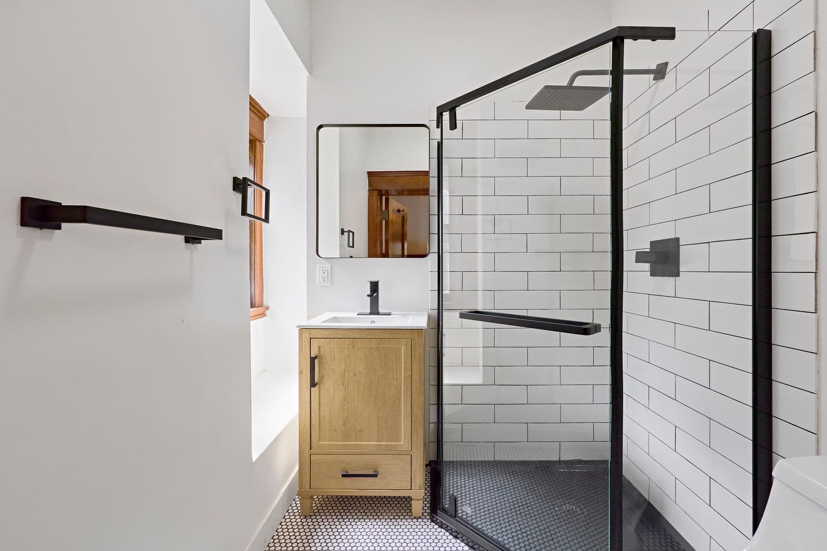 Los Angeles Apartment: 2703 Raymond Ave