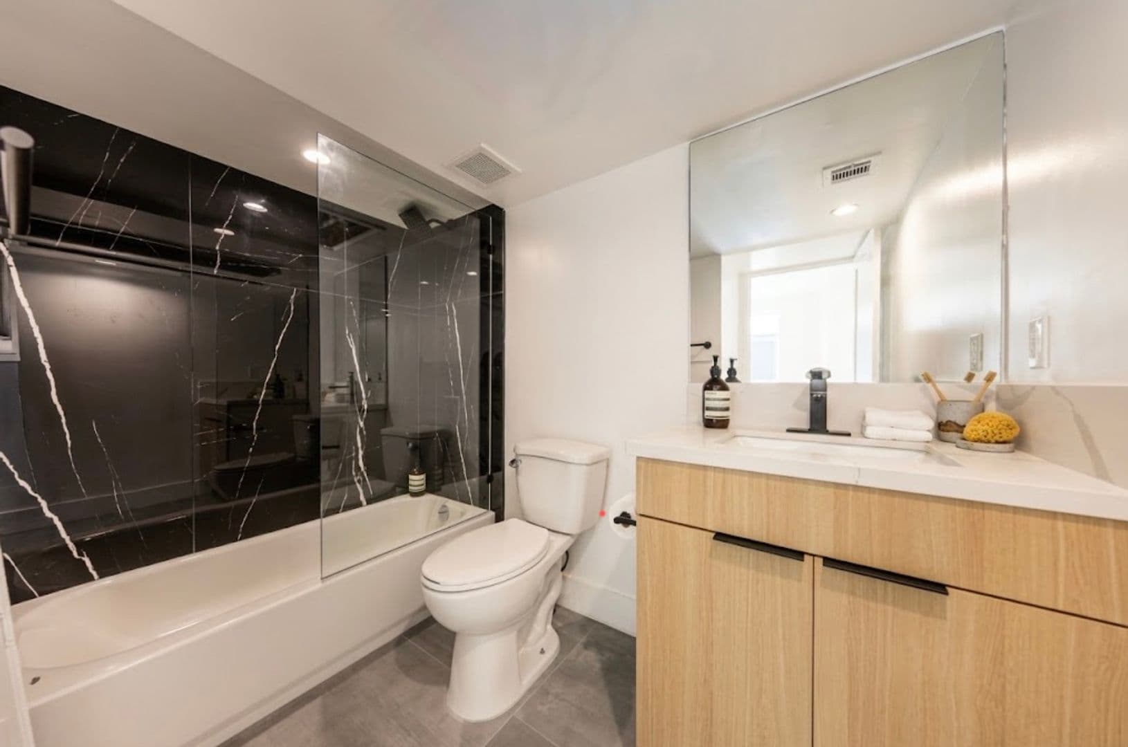 Los Angeles Apartment: 1015 S. Citrus Ave