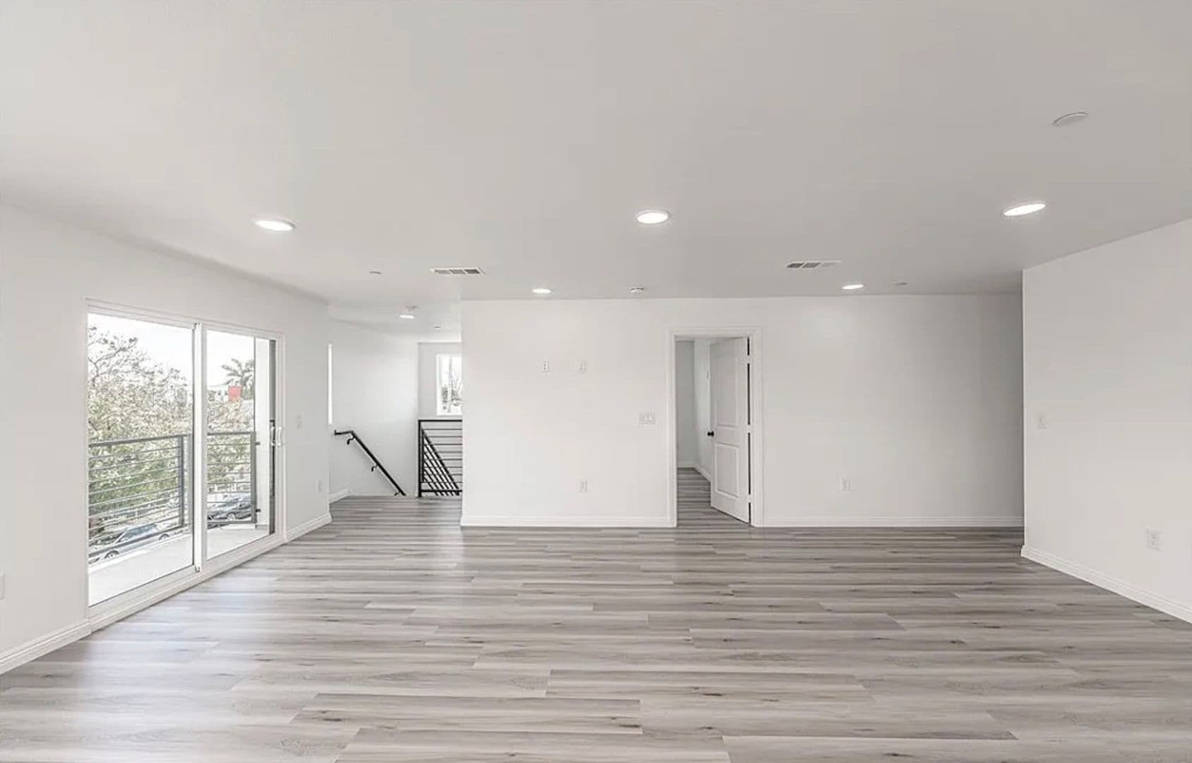 Los Angeles Apartment: 3653 Halldale Ave