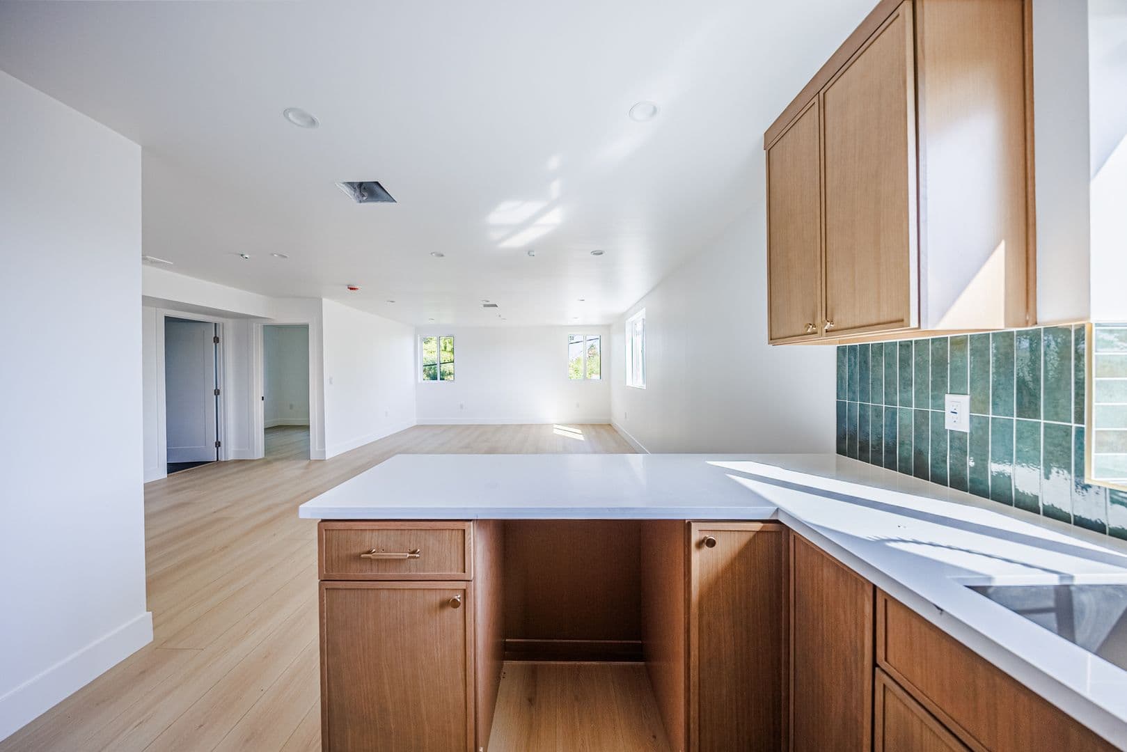 Los Angeles Apartment: 3442 West Blvd