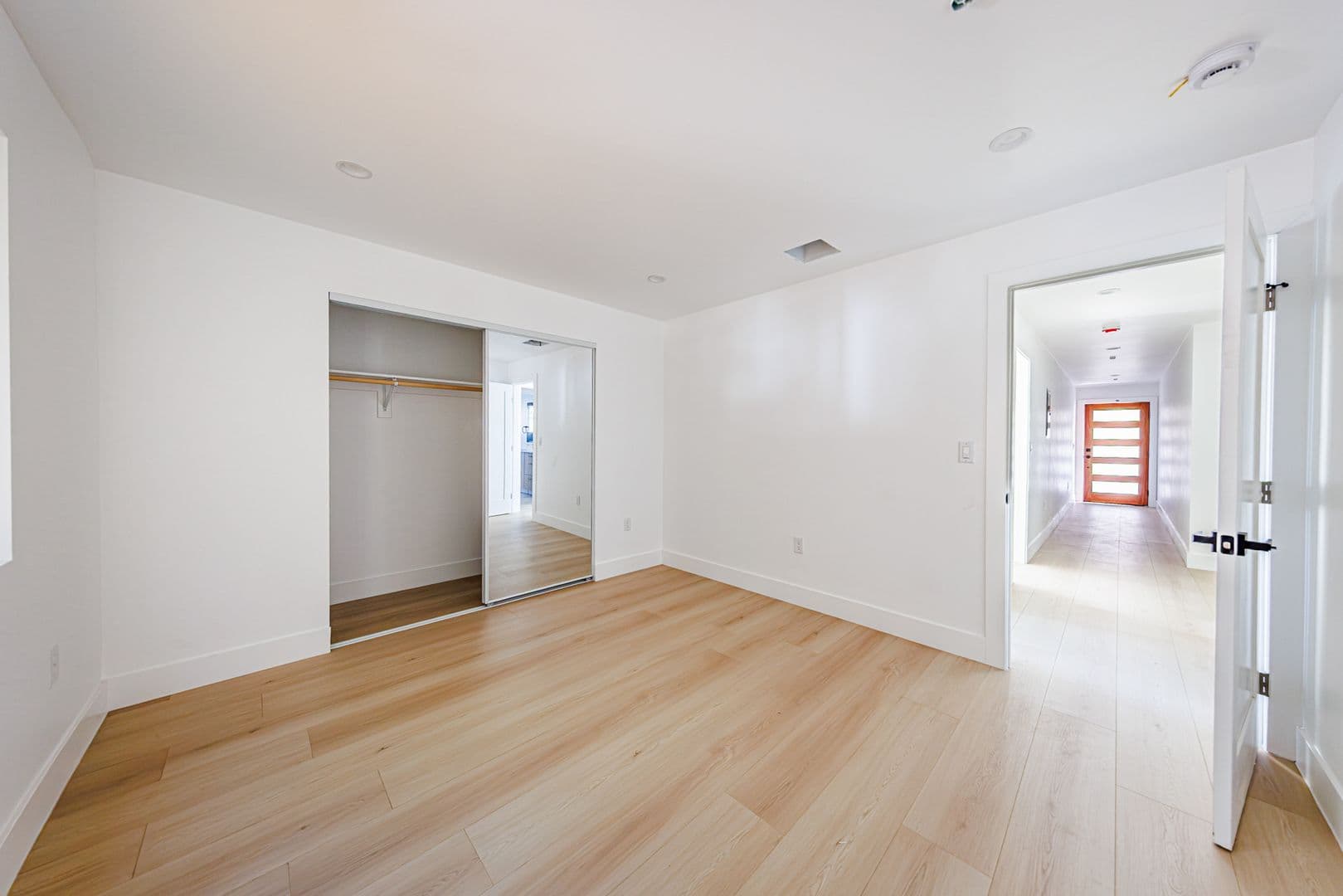 Los Angeles Apartment: 3442 West Blvd