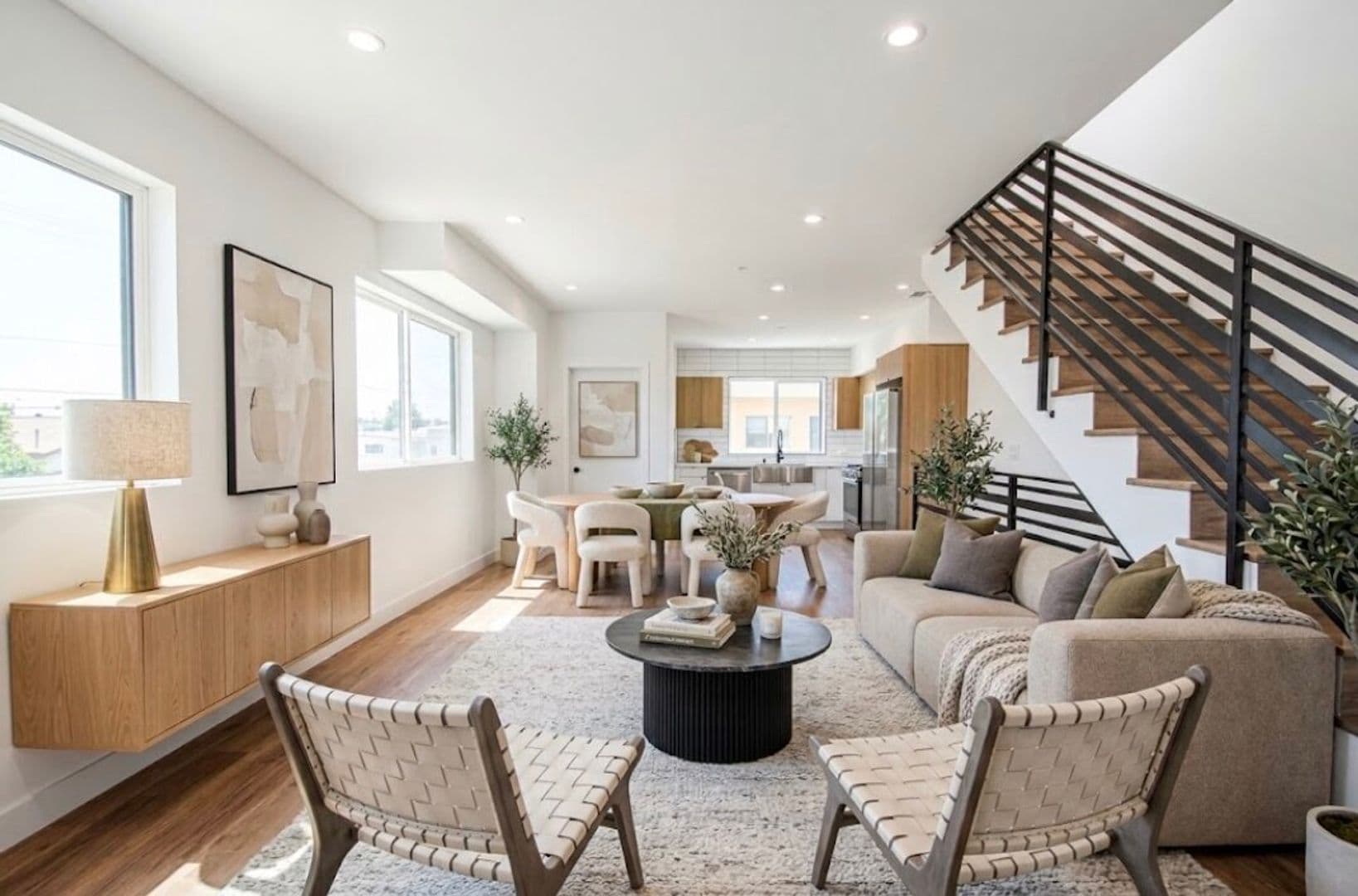 North Hollywood Apartment: 6455 Troost Ave