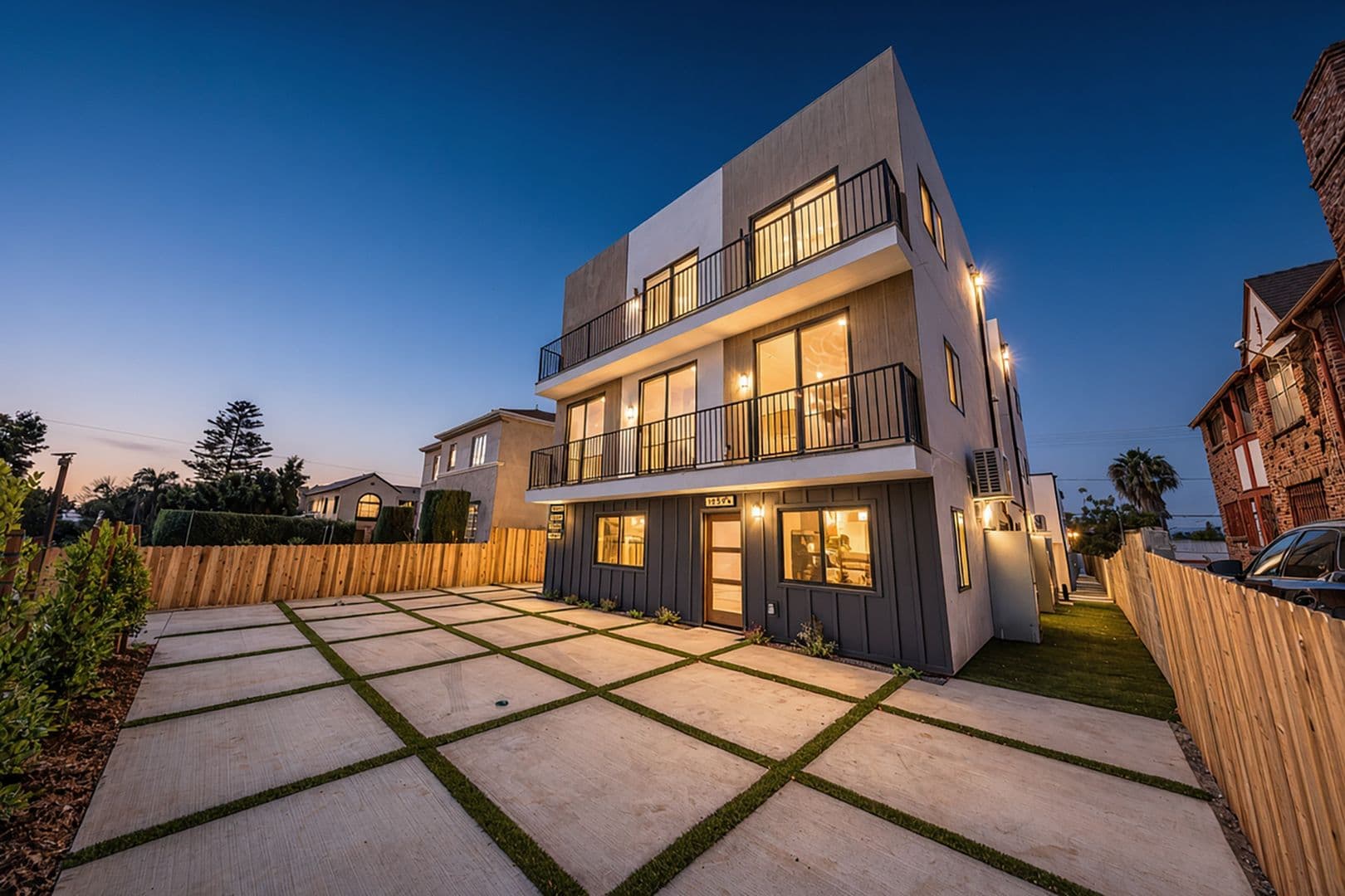 Los Angeles Apartment: 1259 S. Longwood Ave