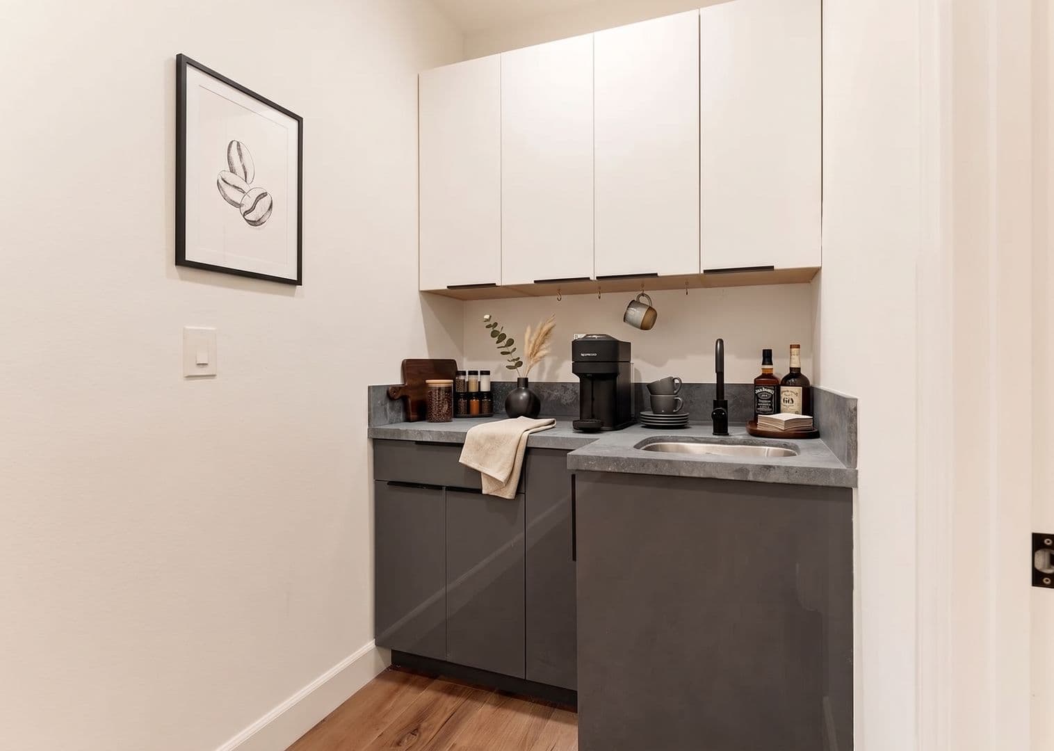 Los Angeles Townhome: 4559 W 18th St